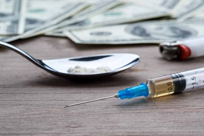 heroin with syringe and cash